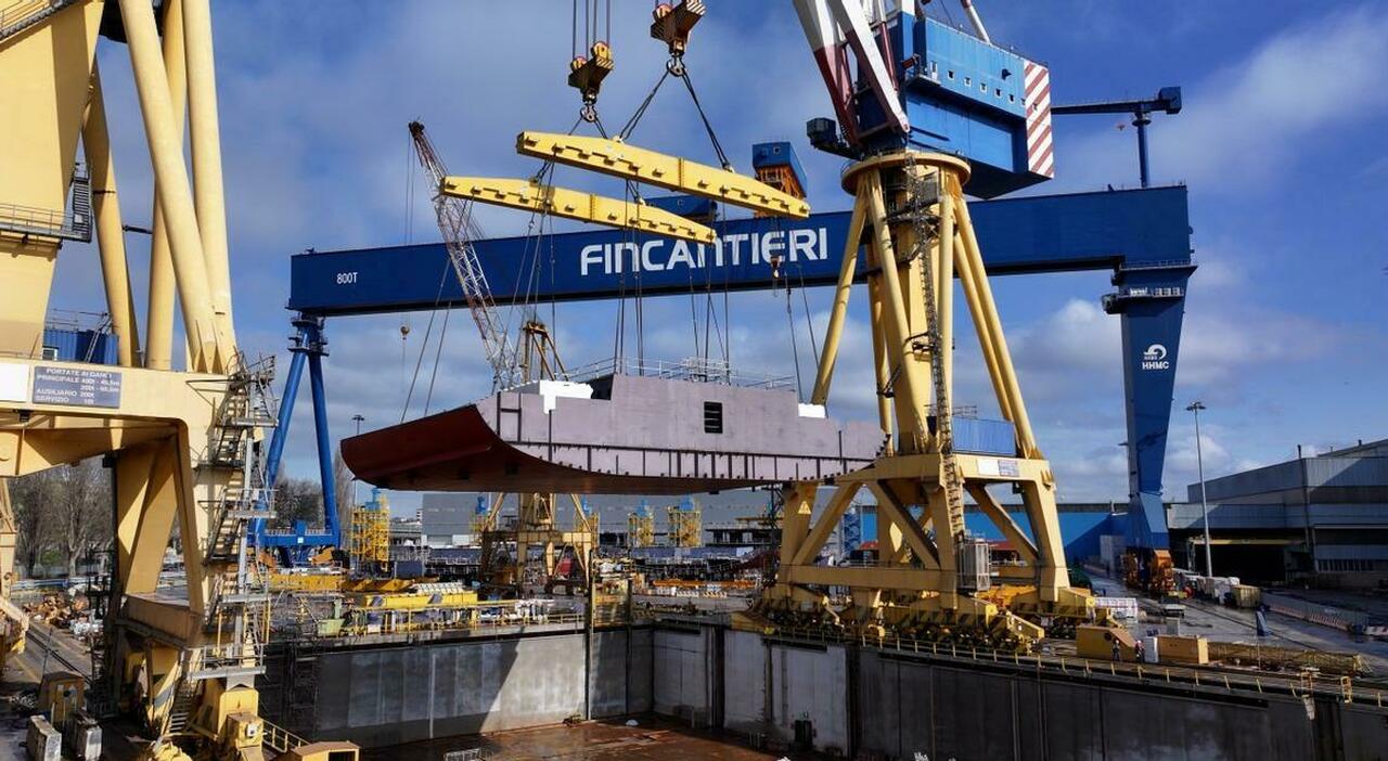 Fincantieri, operaio precipita in salderia sotto gli occhi dei colleghi che lo soccorrono: è grave. Nello stesso reparto, 4 malori. L