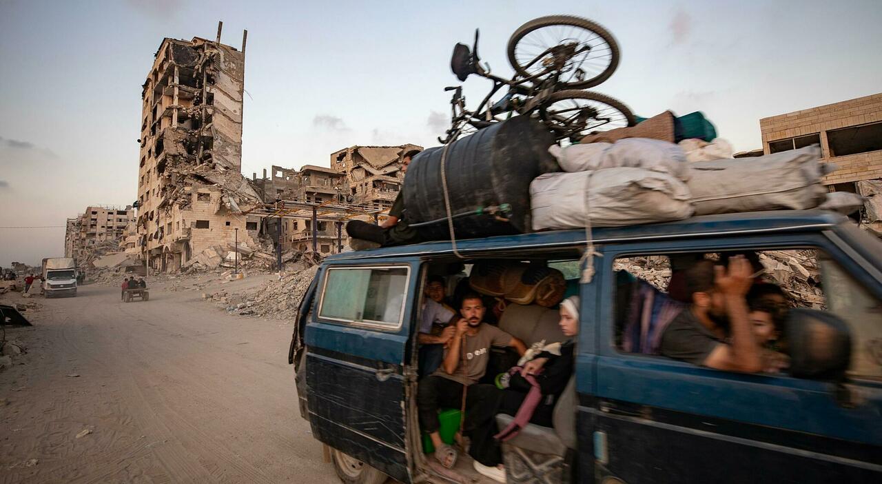 https://statics.cedscdn.it/photos/MED_HIGH/2025/09/23/9084671_23125007_gaza.jpg