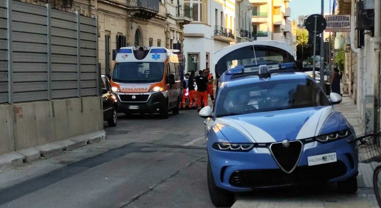 Lecce, 35enne morto per strada in pieno centro: era a torso nudo, poi il malore fatale