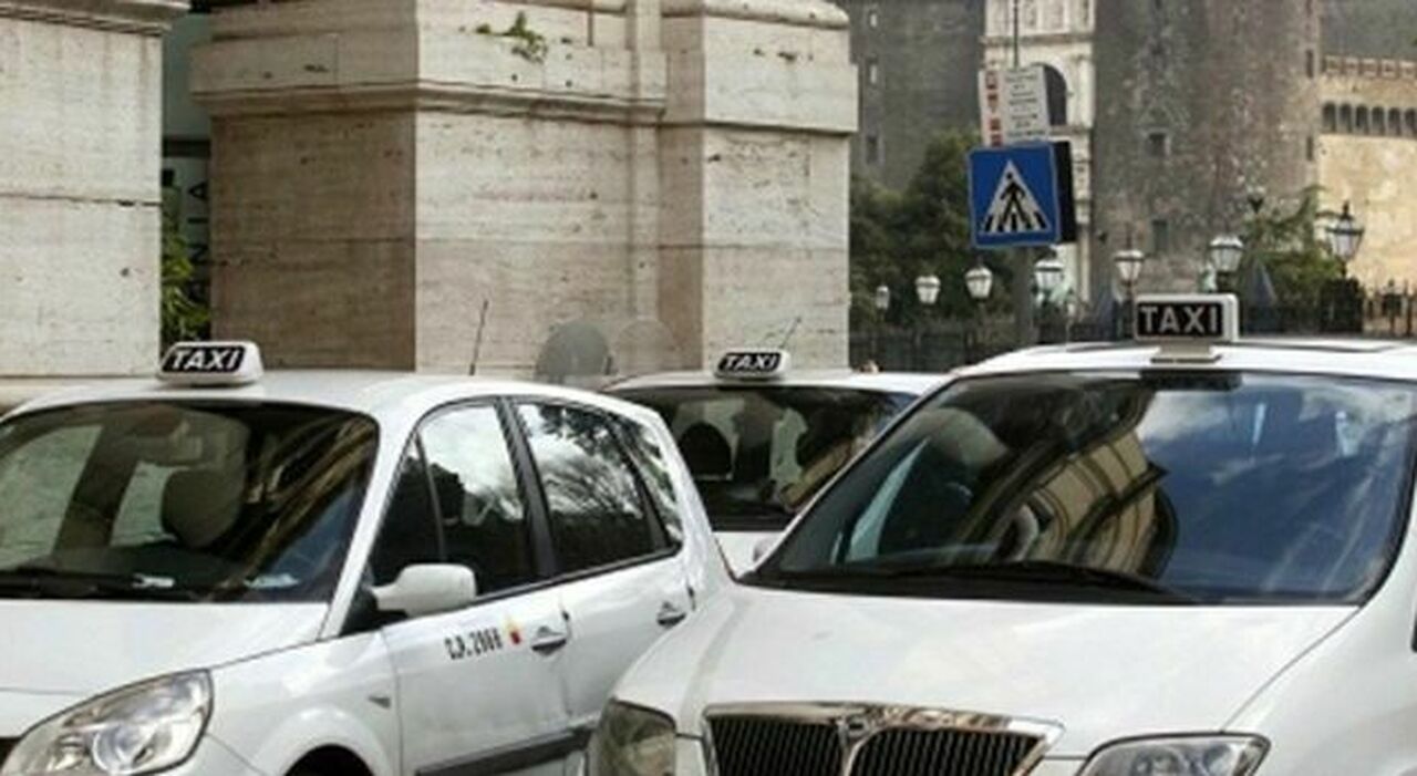 Rilascio nuove licenze, tassisti in sciopero a Napoli: è caos in città
