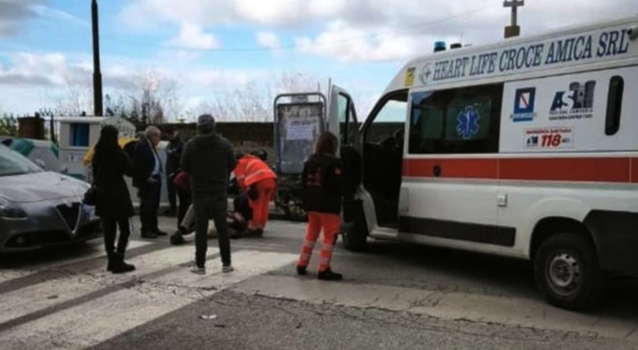 https://statics.cedscdn.it/photos/MED_HIGH/2025/09/24/9086963_24144647_incidente_investito_anziano_via_leopardi_napoli_oggi_24_9_2025.jpg