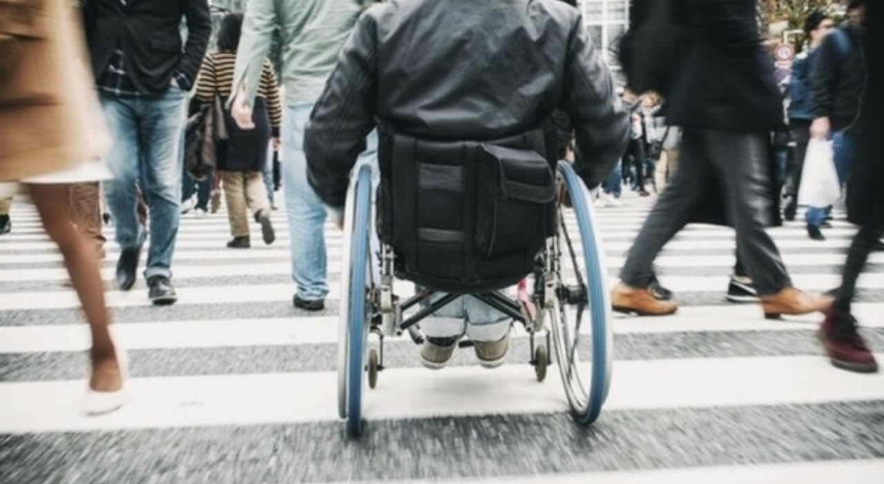 https://statics.cedscdn.it/photos/MED_HIGH/2025/09/24/9086997_24152719_cena_disabile_aggredito_schiaffi_portafogli_castel_d_azzano_verona_oggi_24_9_2025.jpg