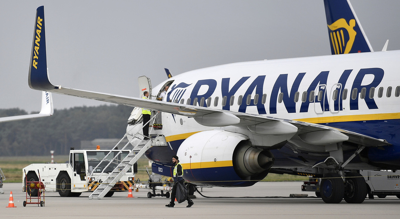 https://statics.cedscdn.it/photos/MED_HIGH/2025/09/24/9087094_24170323_ryanair_biglietti_solo_digitali_da_novembre_cosa_cambia.jpg