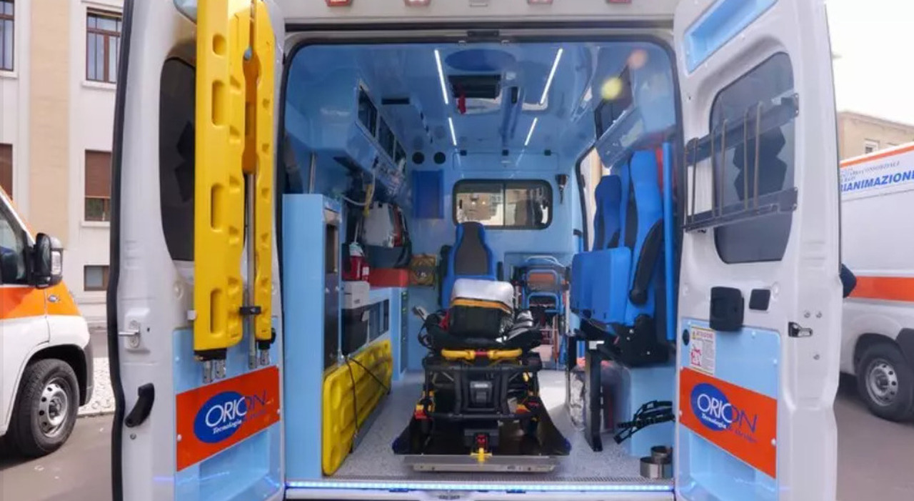 https://statics.cedscdn.it/photos/MED_HIGH/2025/09/24/9087187_24181127_ambulanza_soccorsi_ultimissime_oggi.jpg