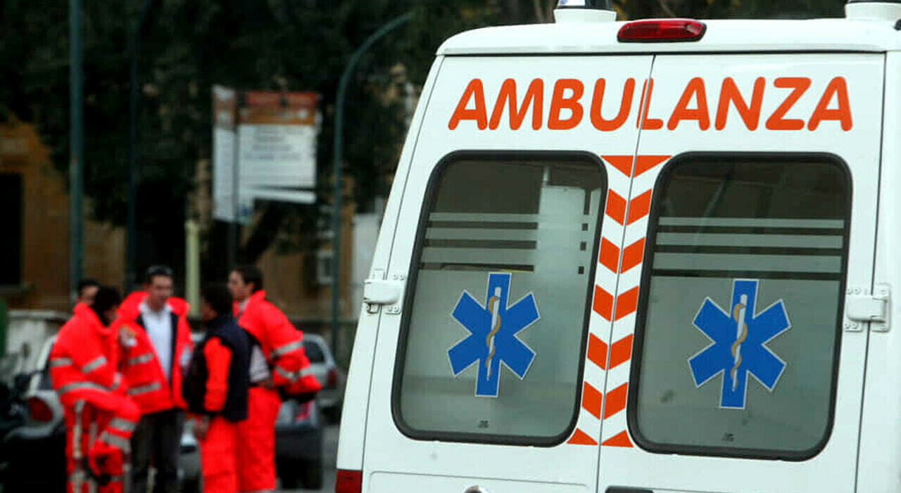 https://statics.cedscdn.it/photos/MED_HIGH/2025/09/24/9087197_24181656_ambulanza_ansa_3.jpg