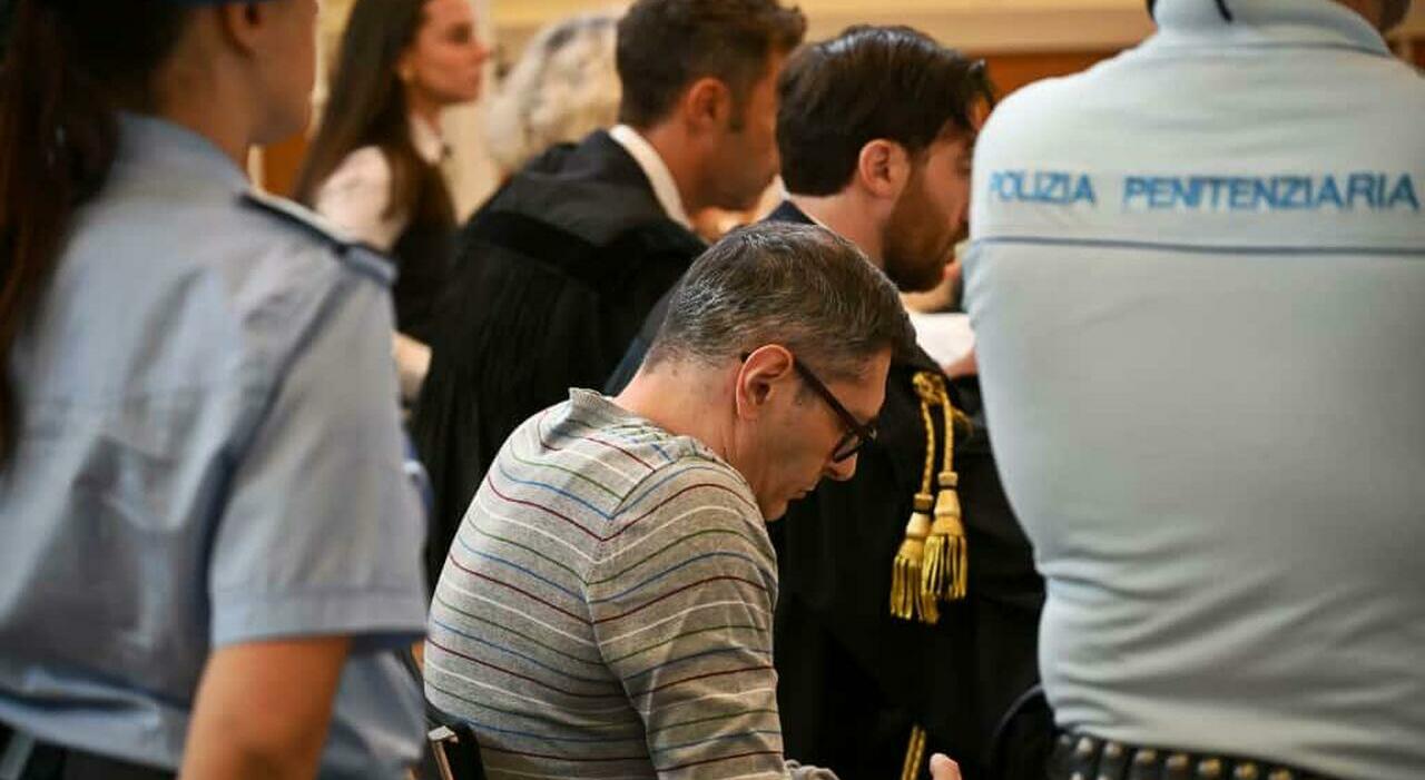 Uccise i genitori a colpi di martello. Al via il processo sul fanese Luca Ricci: rischia l?ergastolo, ok alla perizia psichiatrica