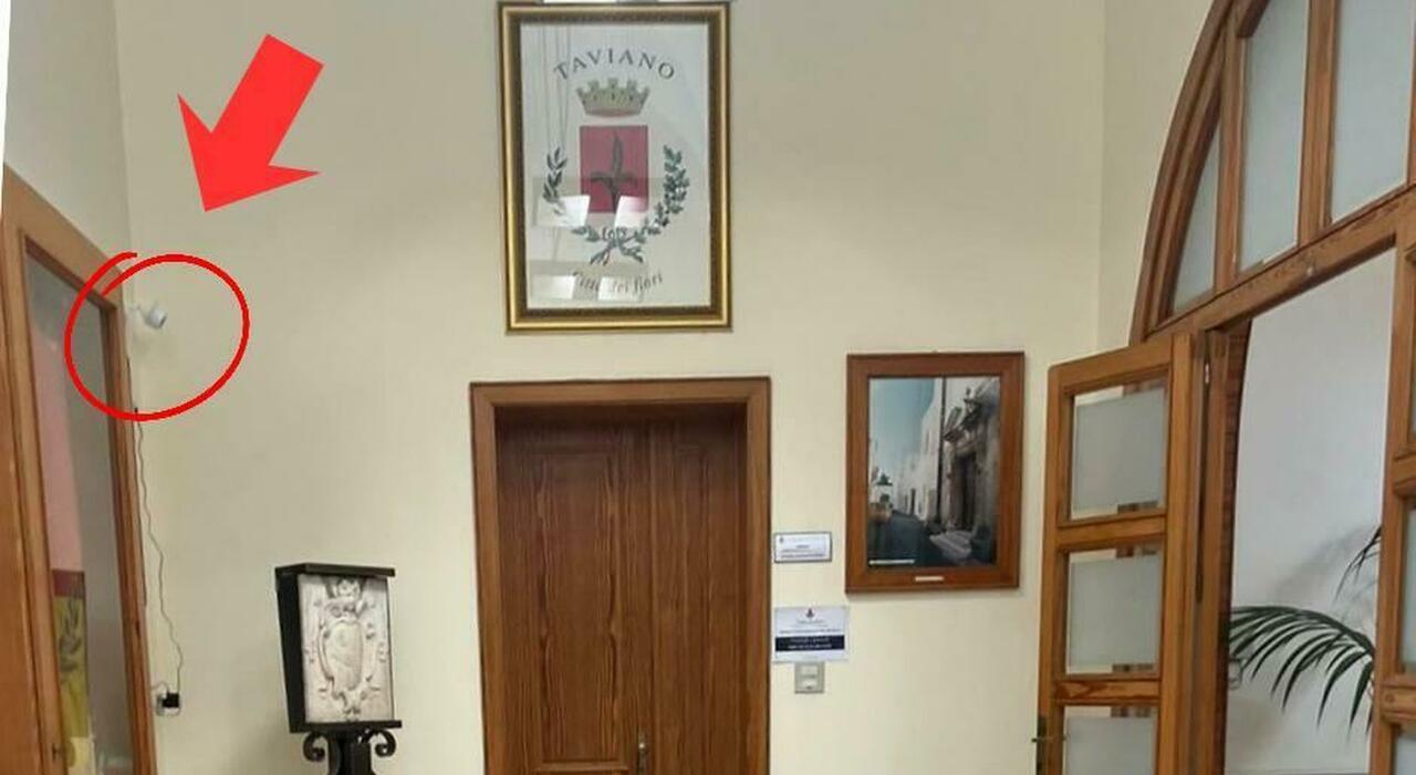 Salento, telecamere in municipio: il sindaco finisce "nel mirino" Salento, telecamere in municipio: il sindaco finisce "nel mirino"