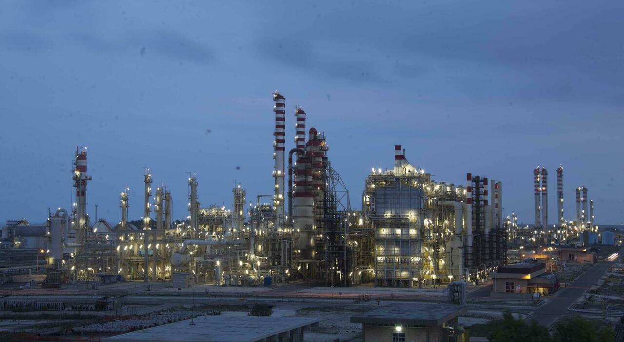 Da Versalis via al ?piano? batterie ma i sindacati chiedono tempi certi per la gigafactory Da Versalis via al ?piano? batterie ma i sindacati chiedono tempi certi per la gigafactory