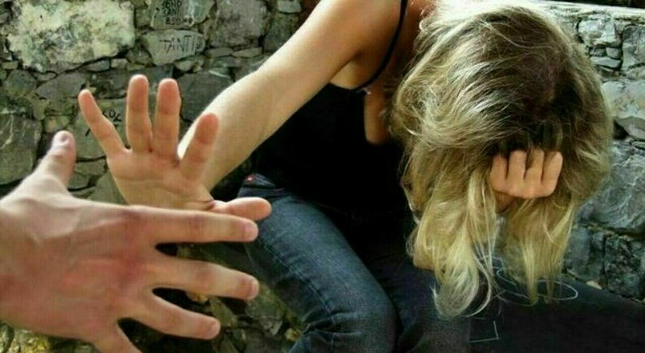 https://statics.cedscdn.it/photos/MED_HIGH/2025/09/25/9088866_25101339_ragazzina_violentata_filmata_due_ragazzi_processo_video_chat_classe_oggi_25_9_2025.jpg