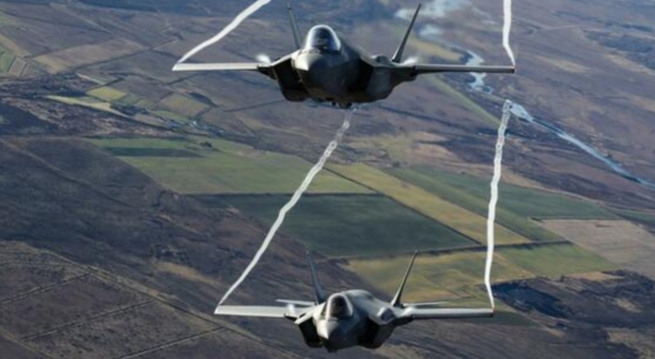 https://statics.cedscdn.it/photos/MED_HIGH/2025/09/25/9089148_25150623_aereo_russo_alaska_usa_inviano_f16_cosa_sta_succedendo_oggi_25_6_2025.jpg