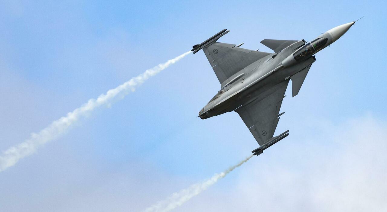 Scramble in Danimarca, caccia Nato intercettano 5 jet russi in volo vicino spazio aereo dell Scramble in Danimarca, caccia Nato intercettano 5 jet russi in volo vicino spazio aereo dell