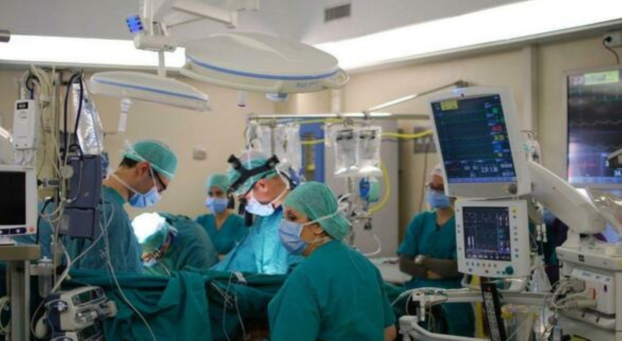 https://statics.cedscdn.it/photos/MED_HIGH/2025/09/25/9089329_25174827_medico_morto_infarto_intervento_cuore_indagati_colleghi_autopsia_taranto_oggi_25_9_2025.jpg