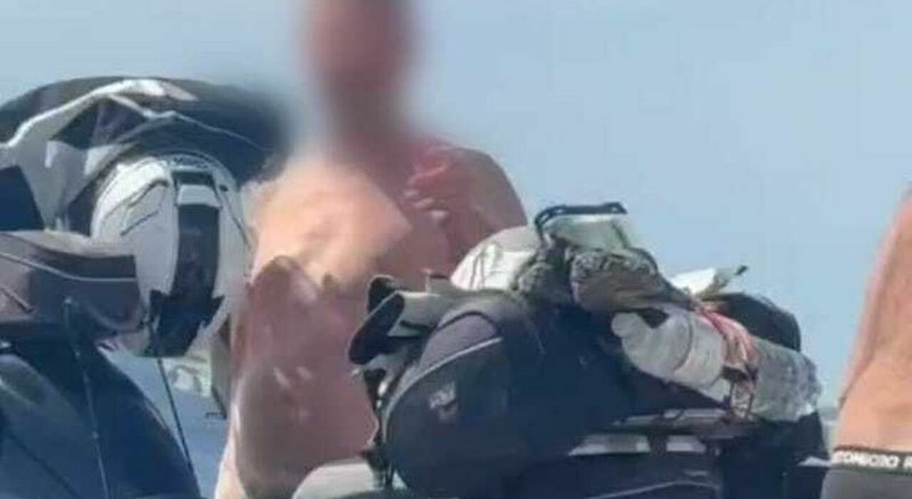 Nudi sul lungomare di Gallipoli dopo il bagno: giovane mamma chiama i carabinieri