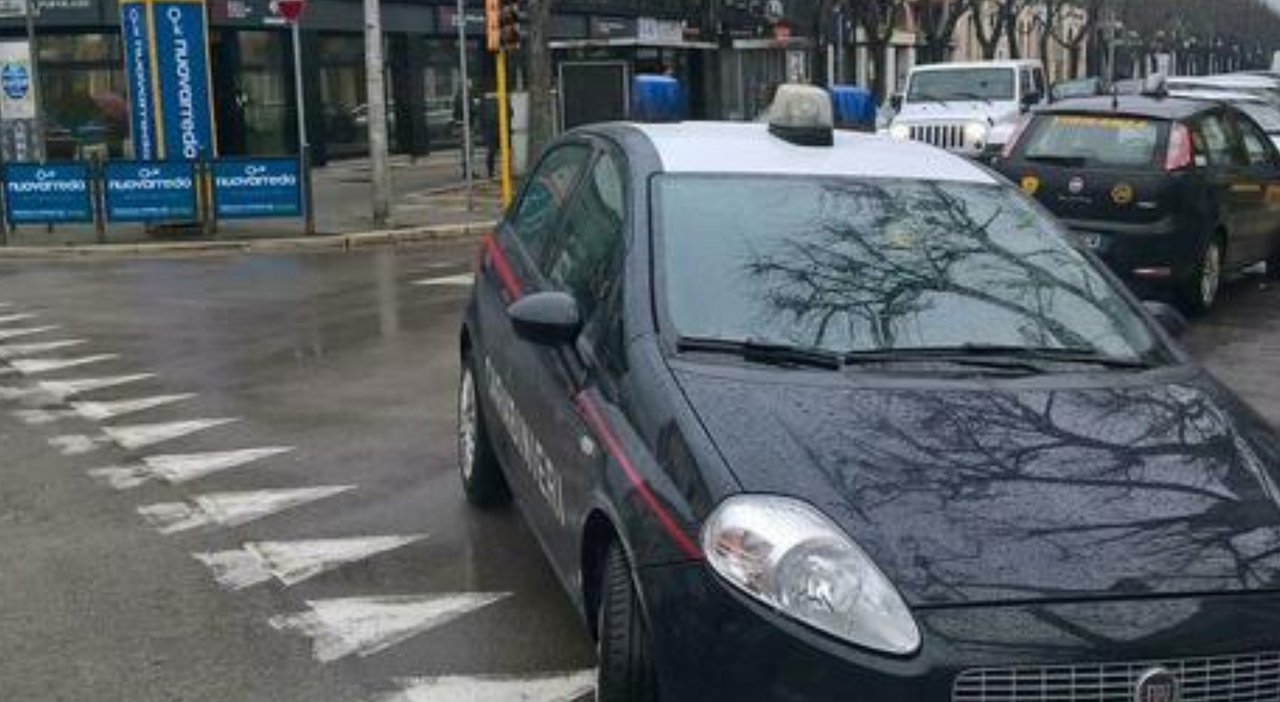 https://statics.cedscdn.it/photos/MED_HIGH/2025/09/26/9091420_26172131_esce_moglie_viene_arrestato_bari_oggi_26_9_2025.jpg