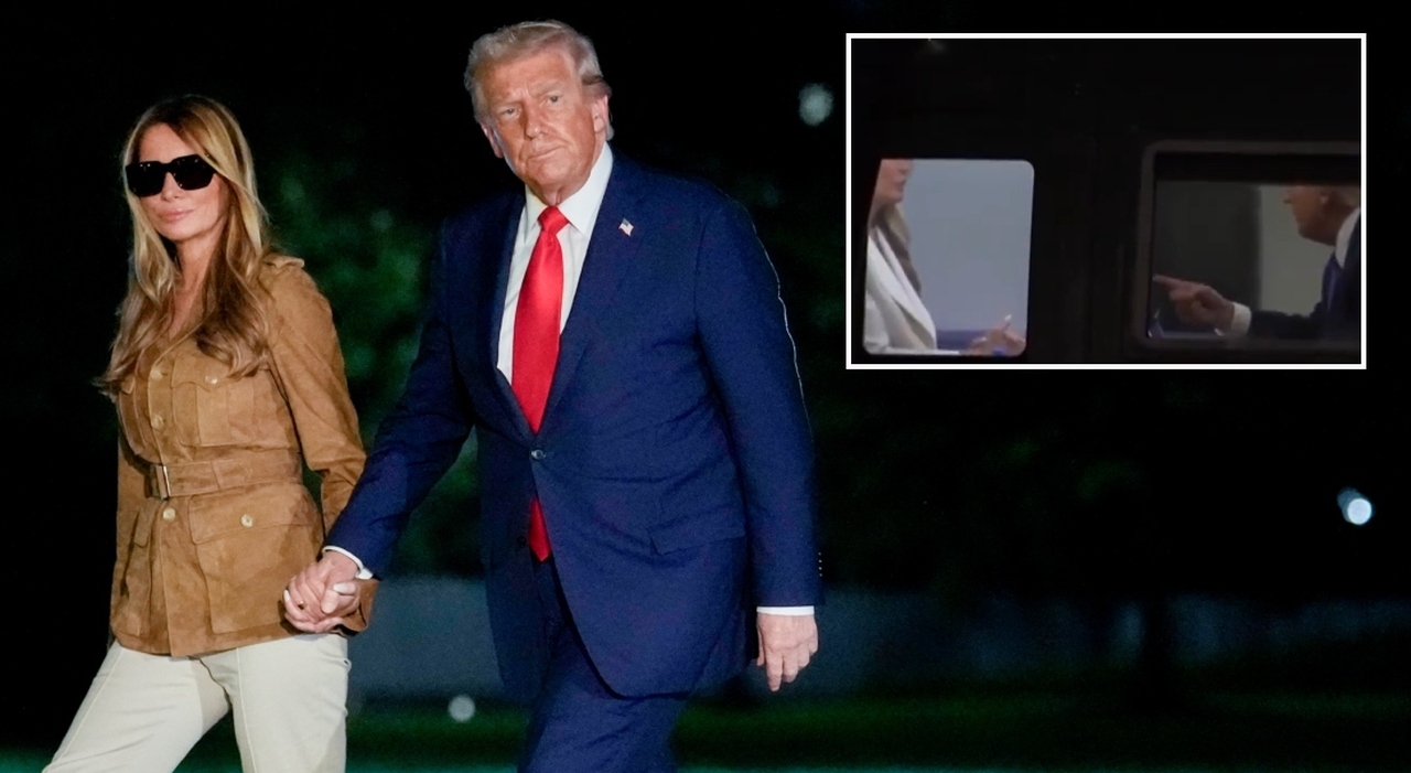 https://statics.cedscdn.it/photos/MED_HIGH/2025/09/26/9091599_26200656_donald_trump_punta_dito_melania_discussione_marine_one_nazioni_unite_scala_mobile_oggi_26_9_2025_1_.jpg
