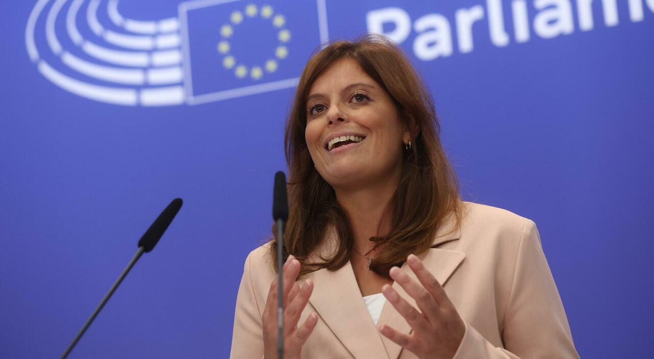 https://statics.cedscdn.it/photos/MED_HIGH/2025/09/27/9093108_27142756_ilaria_salis.jpg