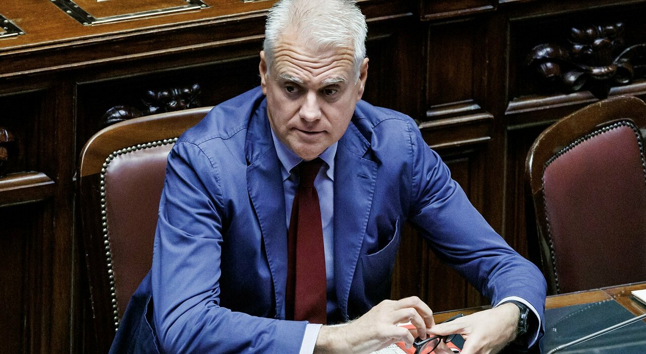https://statics.cedscdn.it/photos/MED_HIGH/2025/09/27/9093296_27180613_statali_tetto_stipendi_zangrillo_cosa_ha_detto.jpg
