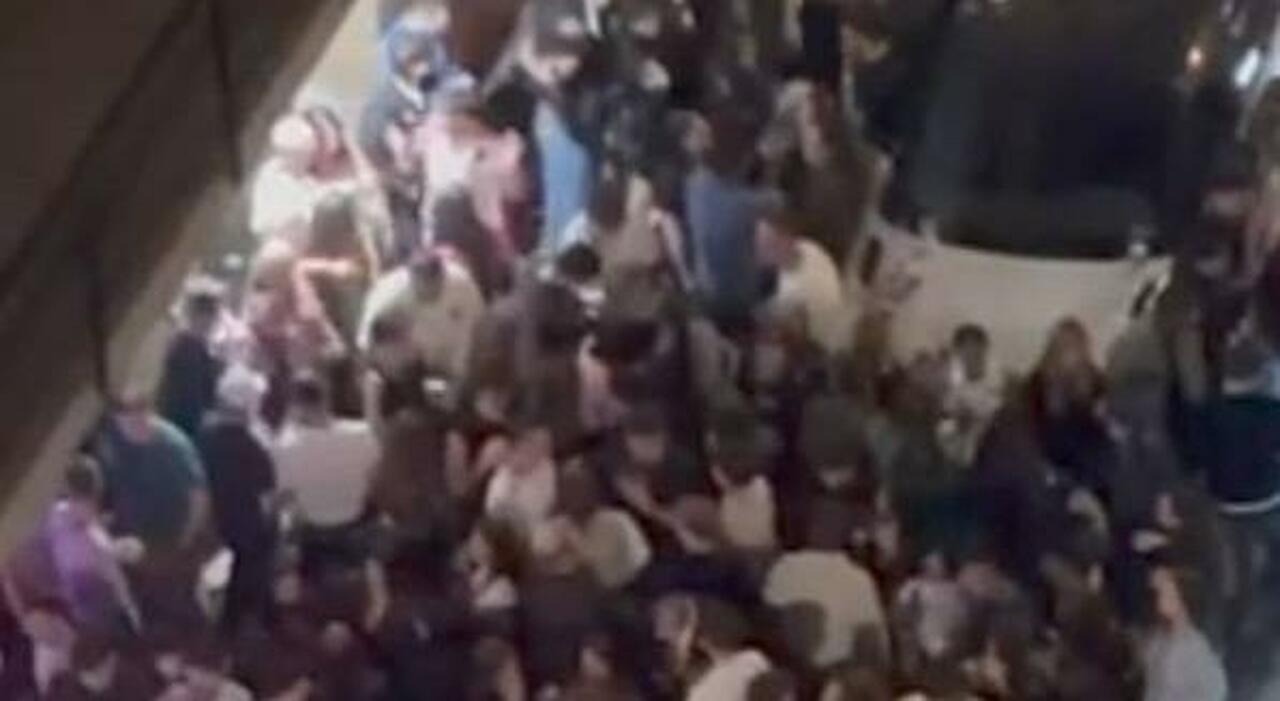 caos movida alcol e schiamazzi notturni all umbertino riecco le proteste dei residenti senza pace