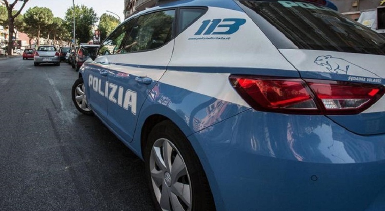 https://statics.cedscdn.it/photos/MED_HIGH/2025/09/28/9094995_28175906_volante_polizia.jpg