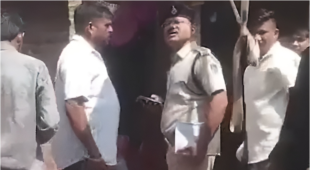 https://statics.cedscdn.it/photos/MED_HIGH/2025/09/28/9095053_28190706_mahesh_mada.jpg