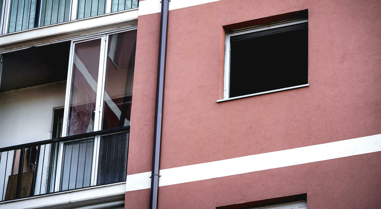https://statics.cedscdn.it/photos/MED_HIGH/2025/09/28/9095096_28195831_incendia_casa_fidanzata_intossica_6_persone_torino_oggi_28_9_2025.jpg
