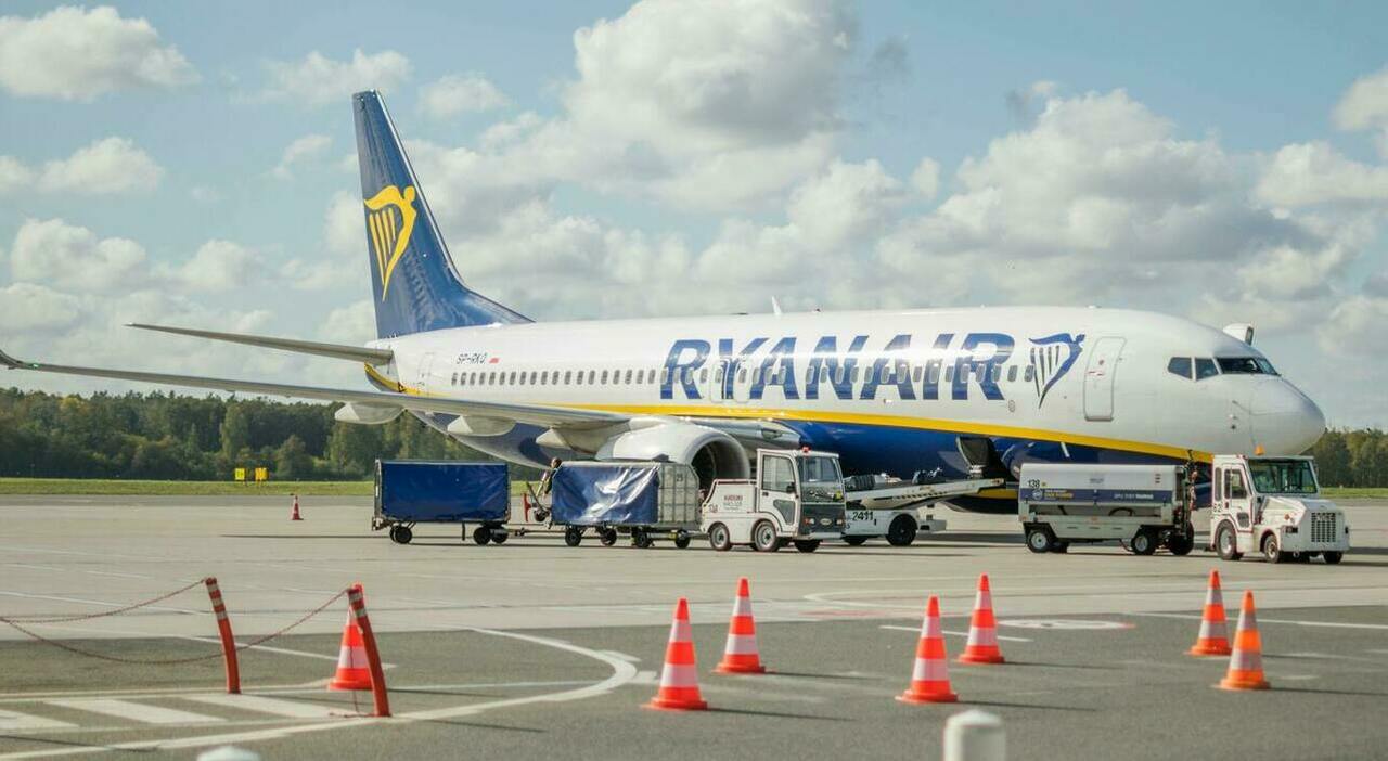 https://statics.cedscdn.it/photos/MED_HIGH/2025/09/29/9096747_29191226_ryanair_volo_londra_alicante.jpg
