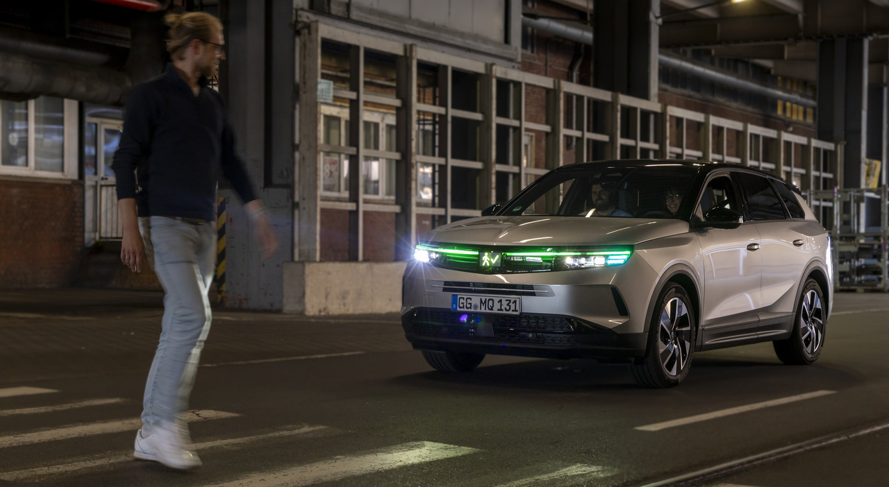 Opel, le auto a guida autonoma comunicheranno con pedoni e veicoli