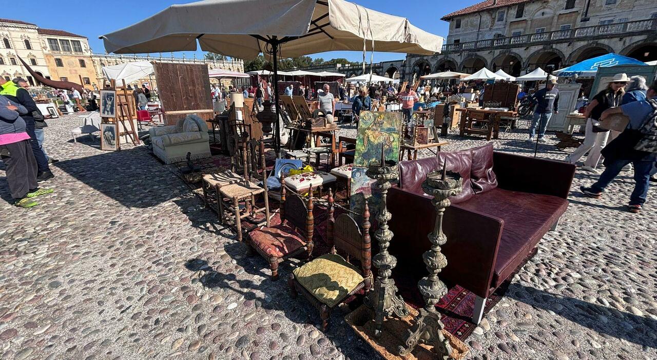 Oggetti rubati da una villa venduti al mercatino dell