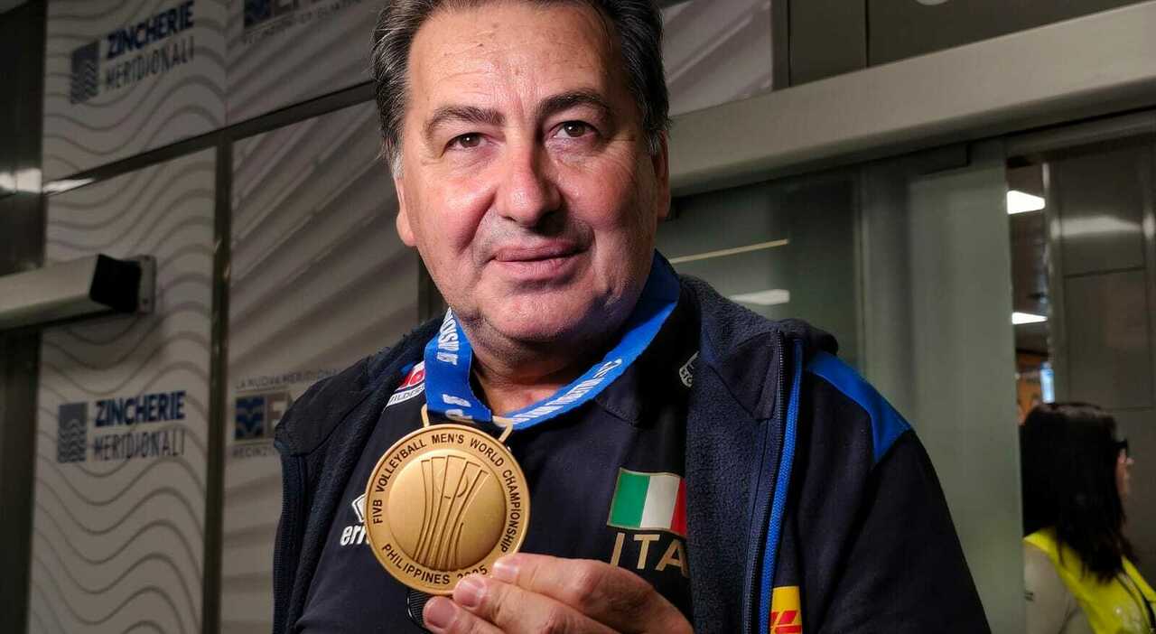 Fefè De Giorgi torna a casa: selfie e abbracci in aeroporto. «Mi è mancato il Salento». Video
