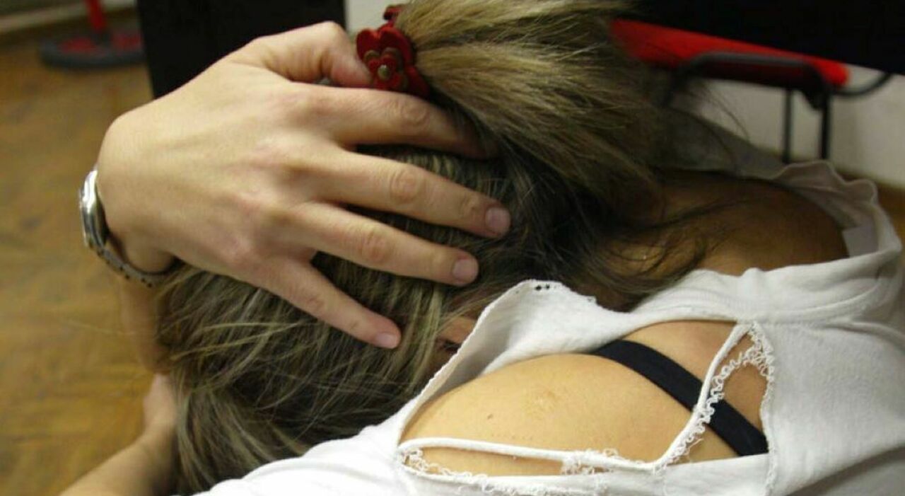 Abusi sulla figlia di 12 anni della ex moglie, arrestato 41enne: «Violentata per oltre un anno». Lei ha raccontato tutto alla mamma