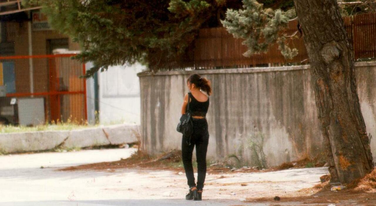 giugliano schiava a 16 anni il compagno la costringeva a prostituirsi