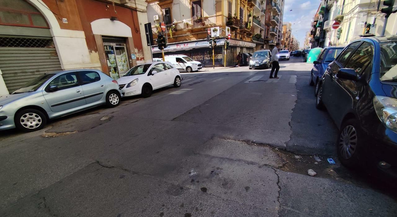 Strade colabrodo e pericolose: allarme dal centro alle periferie. Il viaggio nei quartieri