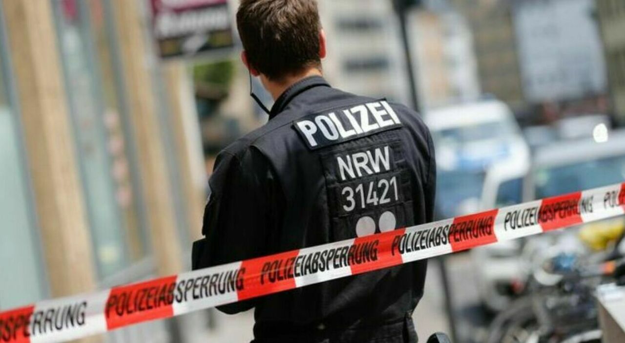 https://statics.cedscdn.it/photos/MED_HIGH/2025/10/01/9100071_01083710_fa_esplodere_casa_genitori_suicidio_colpo_pistola_monaco_di_baviera_oggi_1_ottobre_2025.jpg