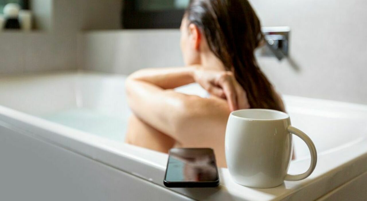 https://statics.cedscdn.it/photos/MED_HIGH/2025/10/01/9100515_01144904_cellulare_cade_acqua_vasca_da_bagno_ann_marie_o_gorman_morta_folgorata_irlanda_oggi_1_ottobre_2025.jpg