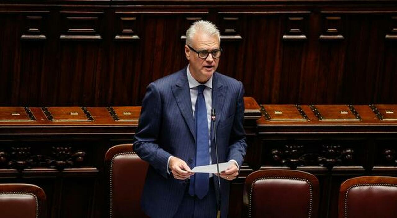Stipendi comunali, 2.500 euro di arretrati e 190 euro al mese di aumenti: arriva in Manovra il fondo per gli Enti locali