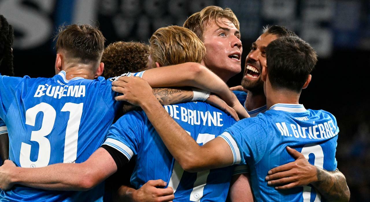 Napoli Sporting 2 1, gli azzurri ci sono: la prima gioia Champions