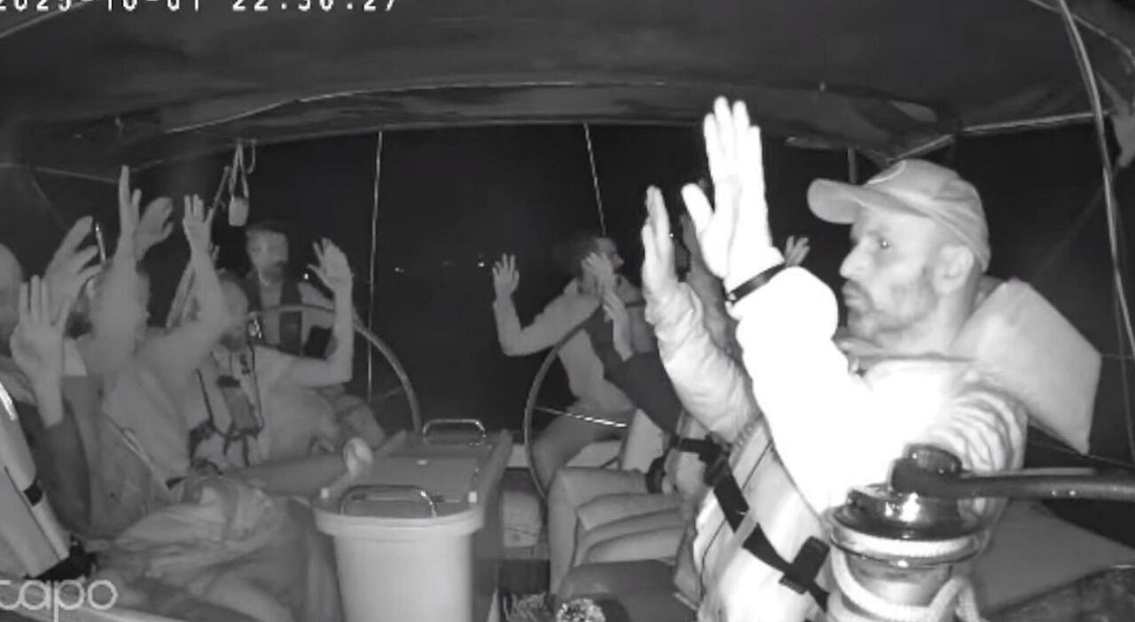 Flotilla, 30 barche ancora in mare verso Gaza. Gli attivisti: «Siamo a 46 miglia di distanza», cosa sta succedendo