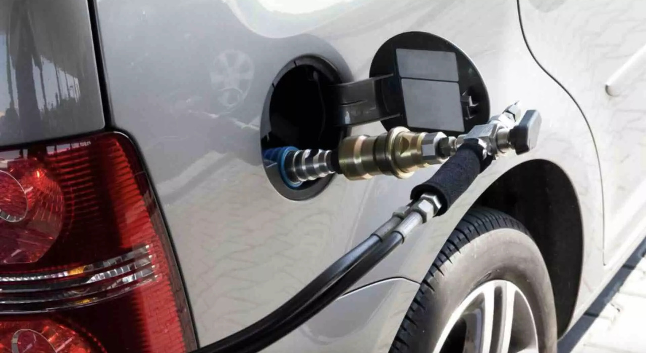 Un pieno di Gpl ad un'auto