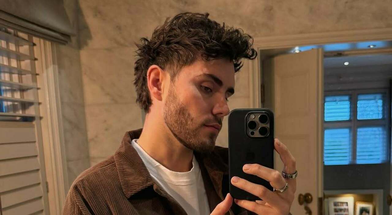 https://statics.cedscdn.it/photos/MED_HIGH/2025/10/02/9103141_02182018_mullet._is._slightly._mulleting..jpg