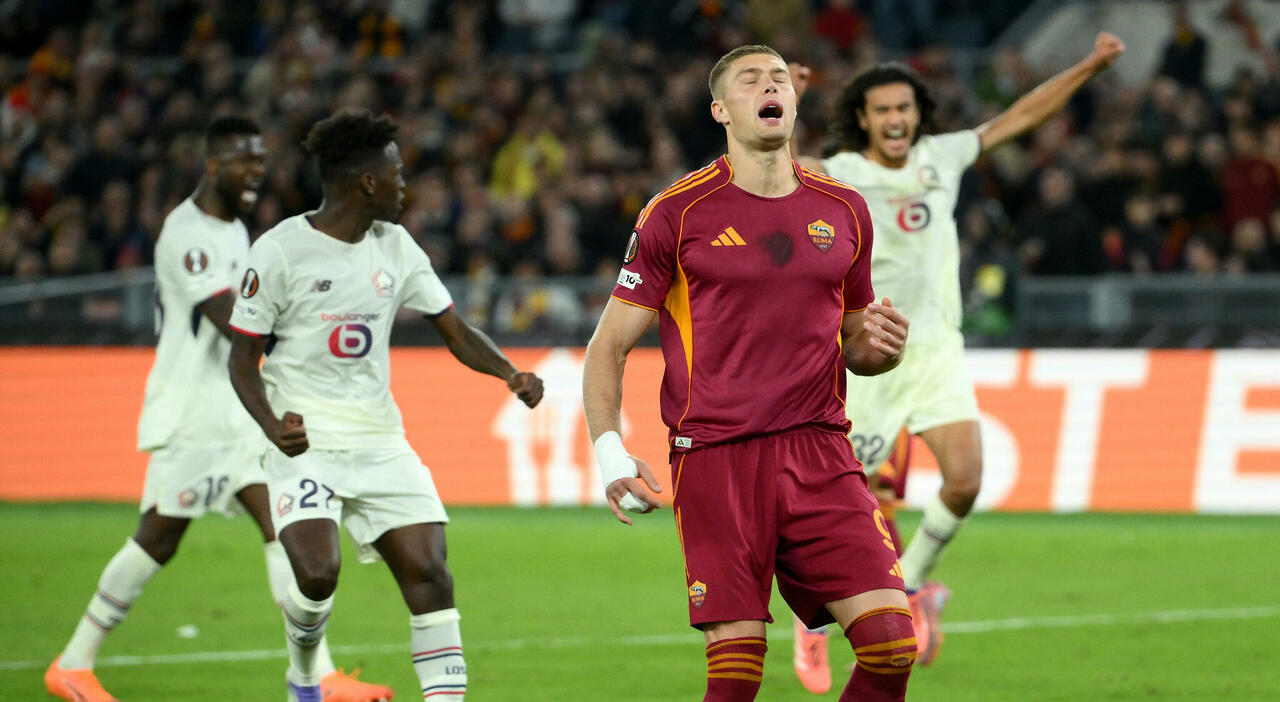 Roma Lille 0 1: Dovbyk (4) sbaglia due volte il rigore, Soulé (4,5) penalty horror, Ozer (9) eroe, Haraldsson (7) gol decisivo