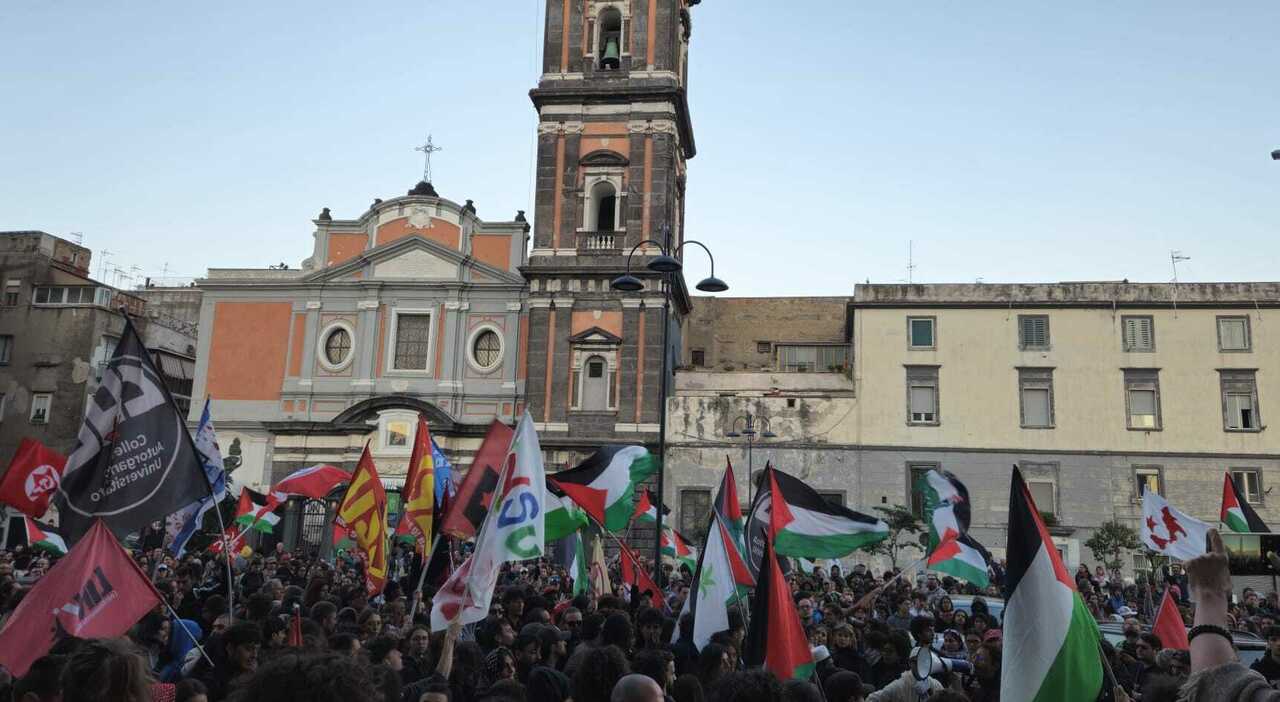 palestina libera nuova manifestazione a napoli da piazza del carmine al porto