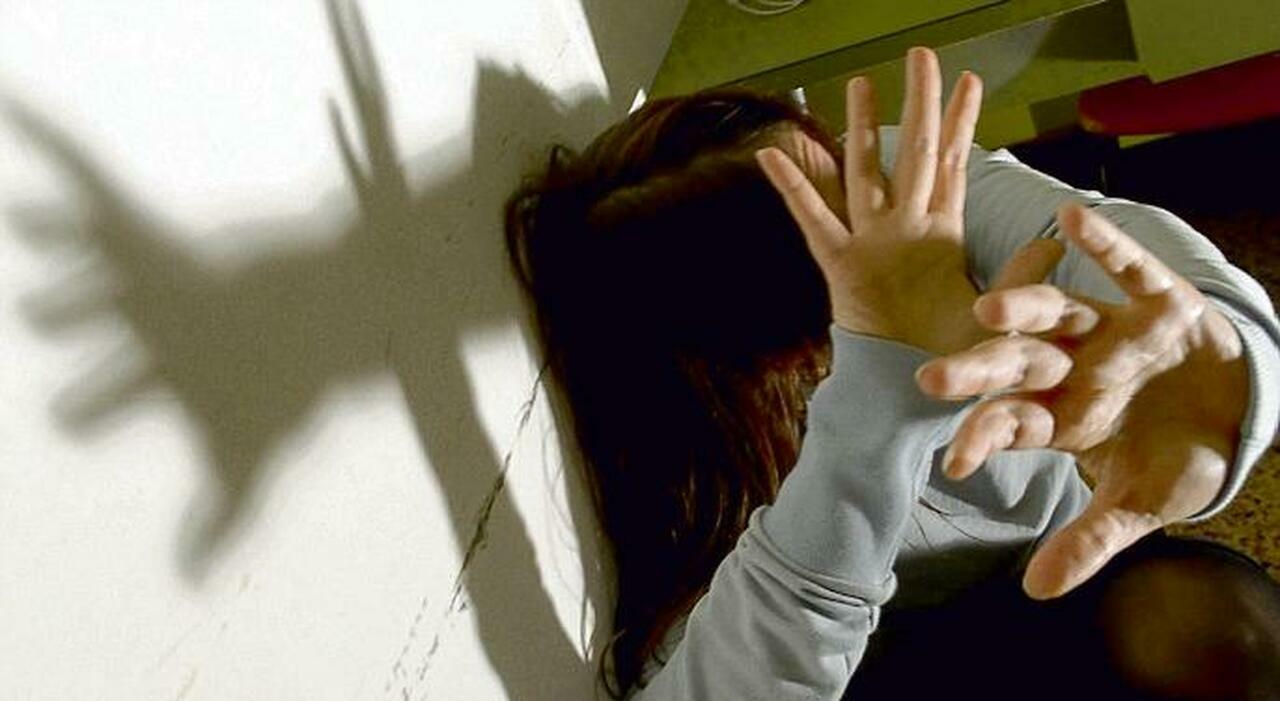 Amore tossico, ferisce la compagna con il taglierino: Pesaro, condannato a 4 anni e 6 mesi ma nel frattempo era già finito in carcere per furti e rapine