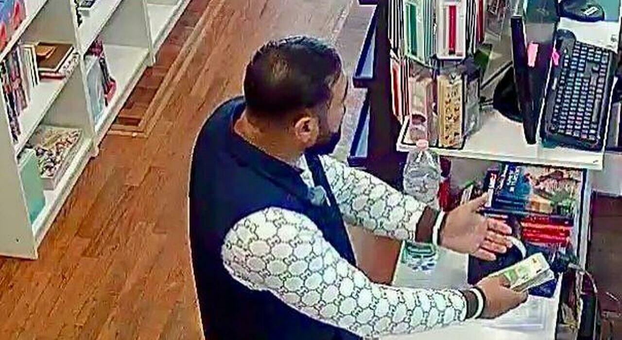 Fano, In negozio la truffa delle mazzette da 5 euro. La titolare della Mondadori: «Volevano raggirarmi, sembravano false: li ho cacciati»