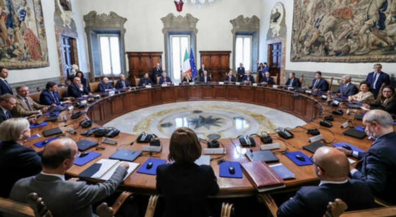 https://statics.cedscdn.it/photos/MED_HIGH/2025/10/02/9103370_02205919_manovra_meno_tasse_redditi_lavoro_fondo_sanirario_nazionale_coperture_novita_cosa_sappiamo_oggi_2_10_2025.jpg