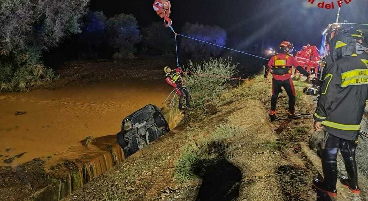 Ostuni, auto travolta dalla bomba d