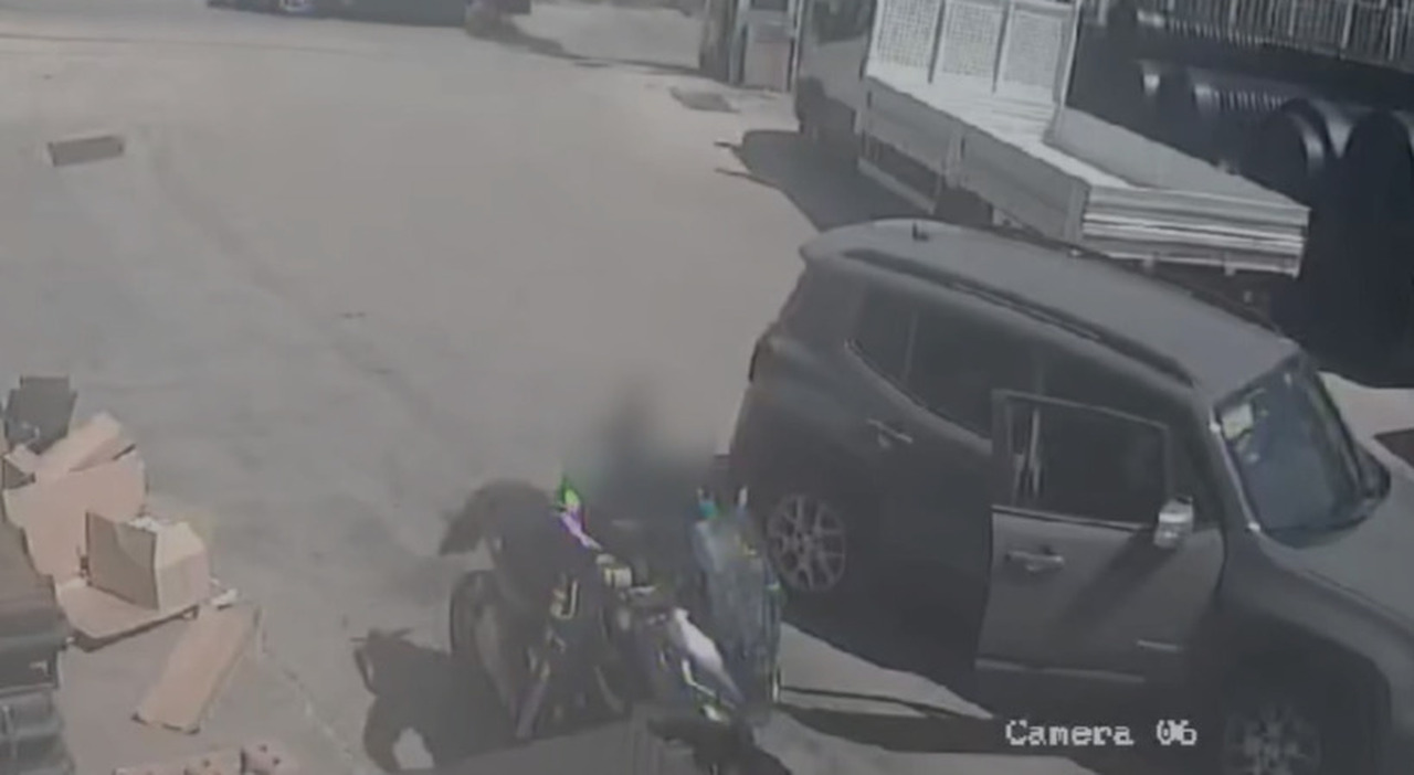 napoli rubavano auto di lusso seguendole con airtag e gps ricostruiti 22 furti arrestate quattro persone