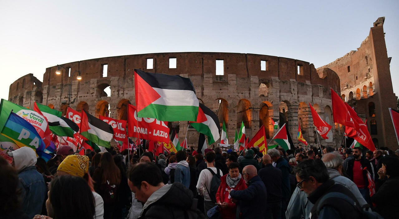 https://statics.cedscdn.it/photos/MED_HIGH/2025/10/03/9104656_03082146_sciopero_3_ottobre_flotilla_diretta_oggi_3_10_2025.jpg