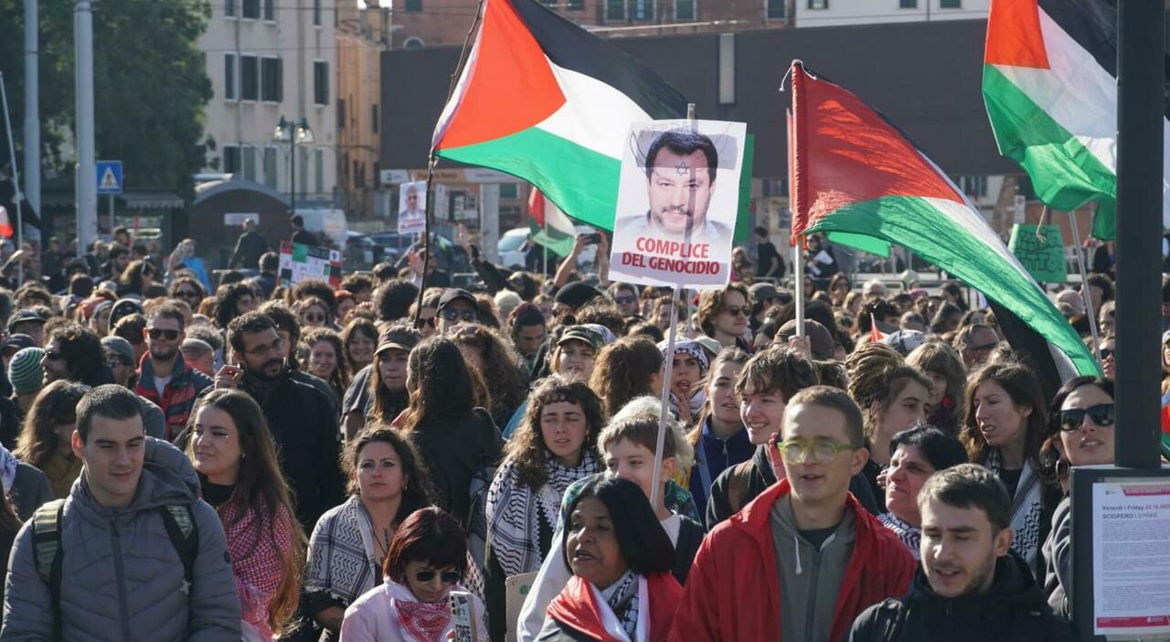https://statics.cedscdn.it/photos/MED_HIGH/2025/10/03/9104656_03103014_sciopero_3_ottobre_gaza_flotilla_diretta_oggi_3_10_2025.jpg