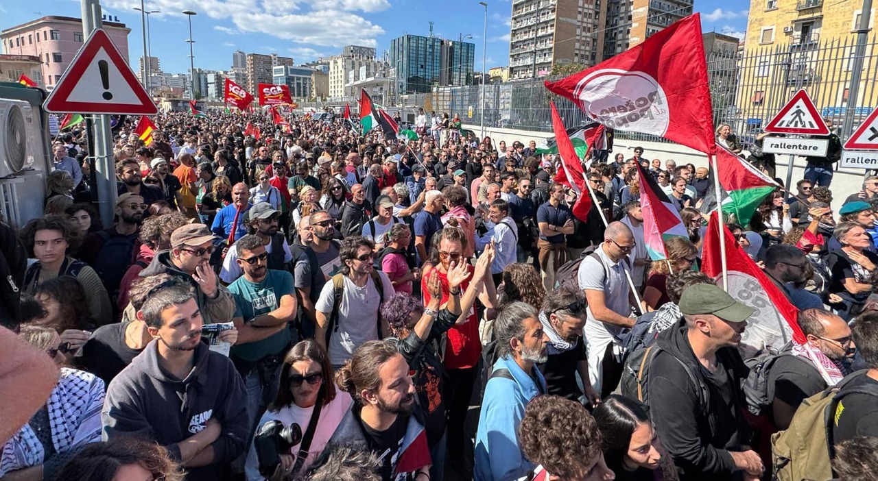 Corteo per la Flotilla a Napoli, il racconto della protesta: la città si ferma per Gaza
