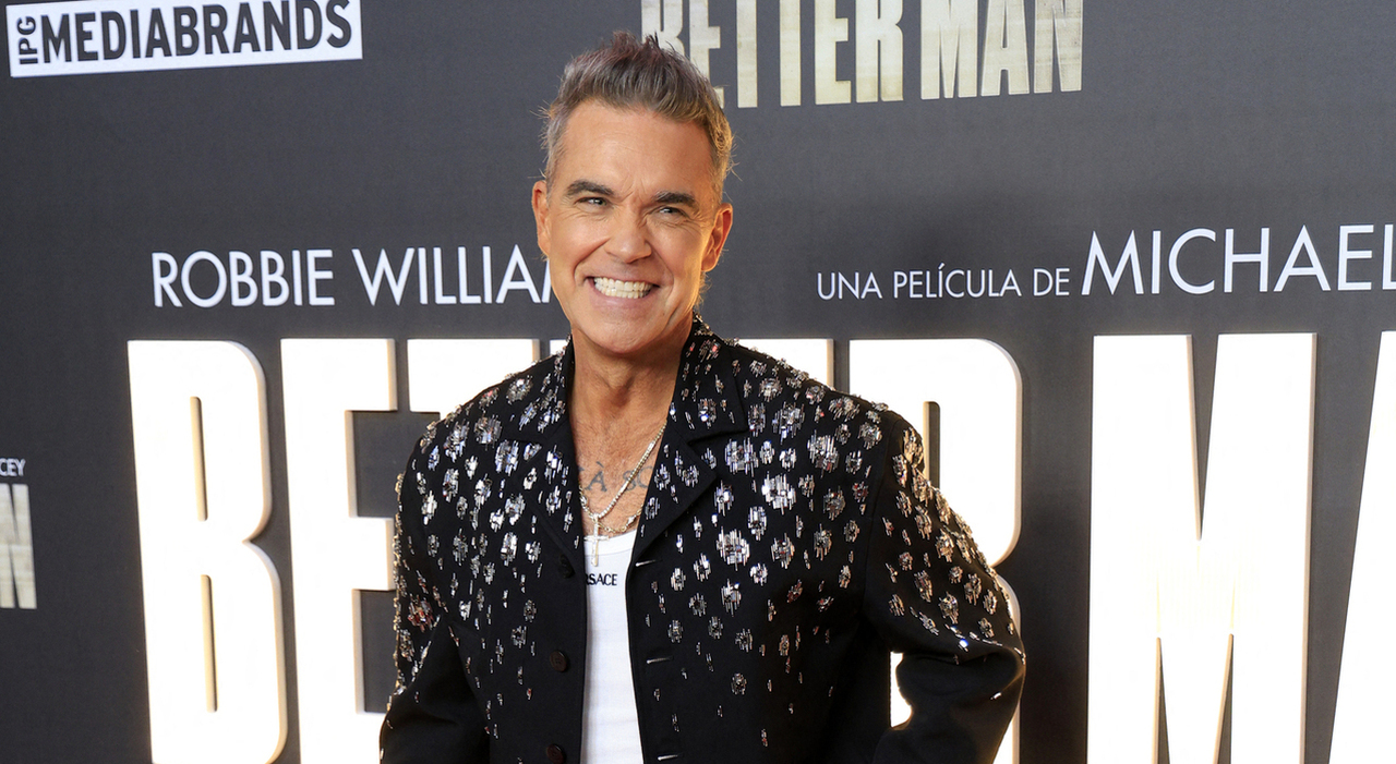 Robbie Williams svela la sua malattia: «Ho la sindrome di Tourette e tratti di autismo. Suonare ai concerti mi terrorizza»